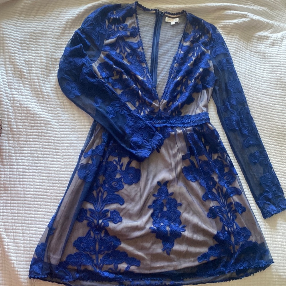 Cloud 10- blue lace dress